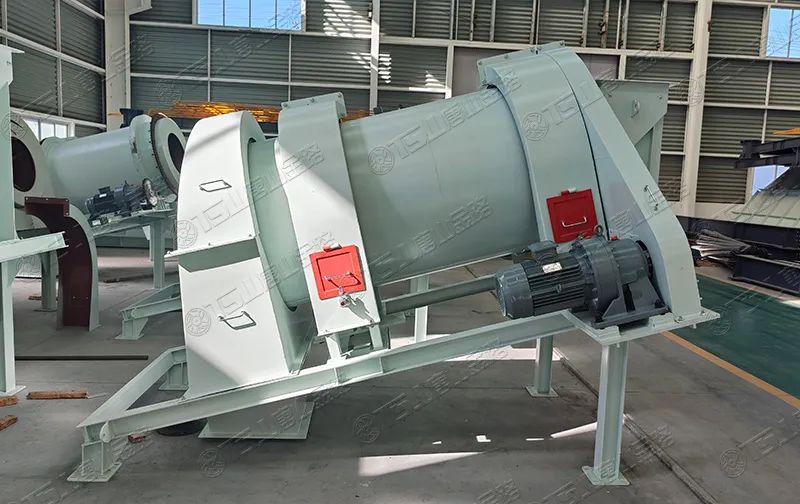 機(jī)制砂防離析、防揚(yáng)塵，有經(jīng)驗(yàn)的砂廠都在用加濕拌和機(jī)